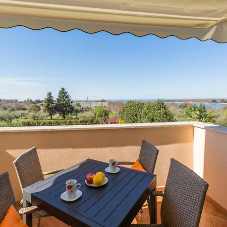 Apartment Livija 4 *