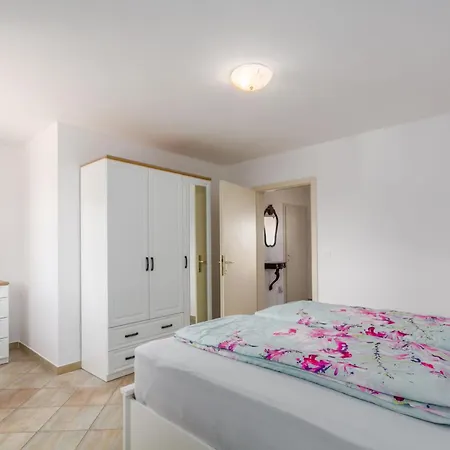 Livija 4 Mit Pool Und Meerblick Apartment *