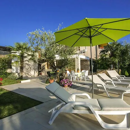 Apartment Livija 4 Mit Pool Und Meerblick Porec